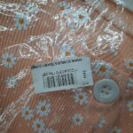 Prążkowany rampers z opaską w stokrotki - obrazek 4